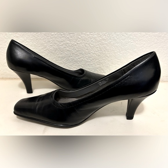 aerosoles black pumps
